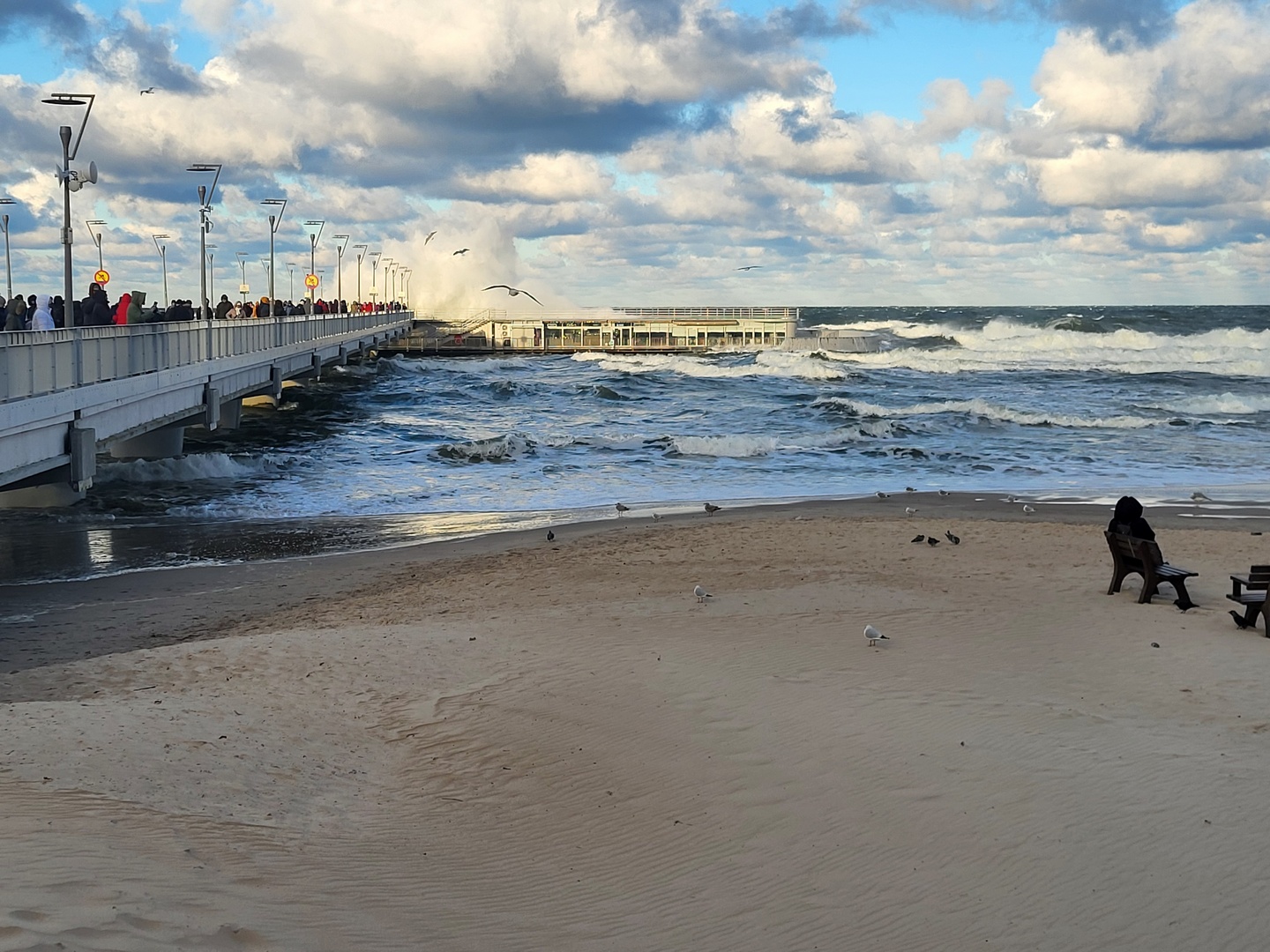 Wiosna nad morzem w Polsce – dlaczego warto jechać poza sezonem?